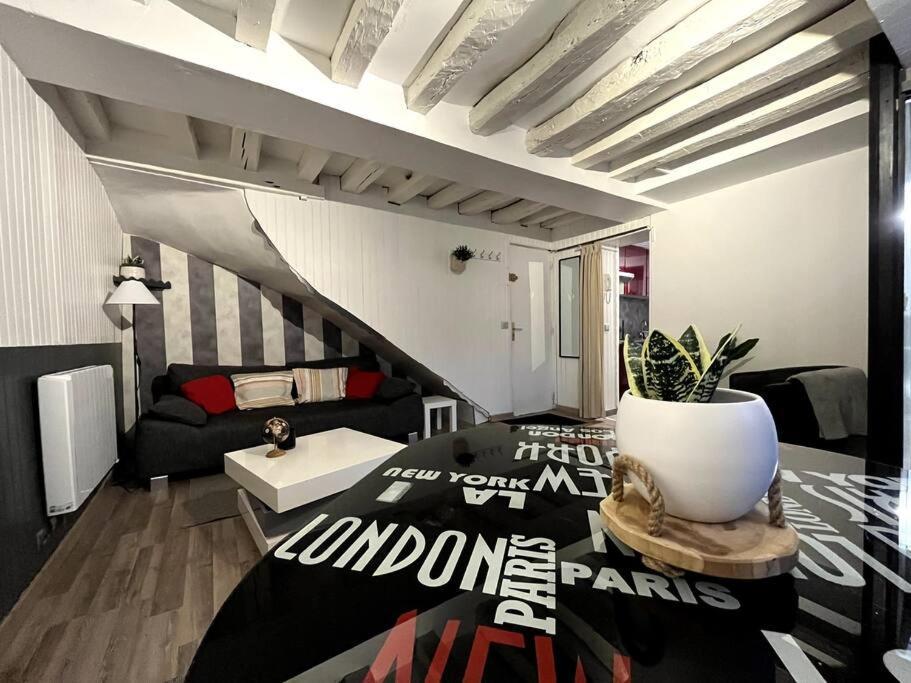 The Red And Black Retreat - Fontainebleau Center Exteriör bild